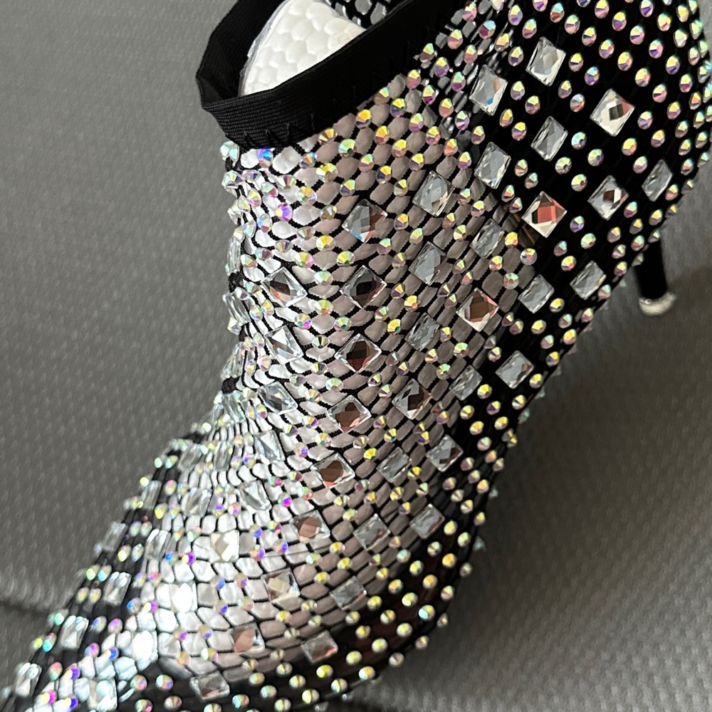 Fish net style women shoes with heels